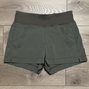Athleta Trekkie North‎ High Rise Stretch Hiking Casual Shorts Olive Green Size 4